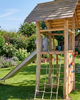 Spielturm in einem Garten