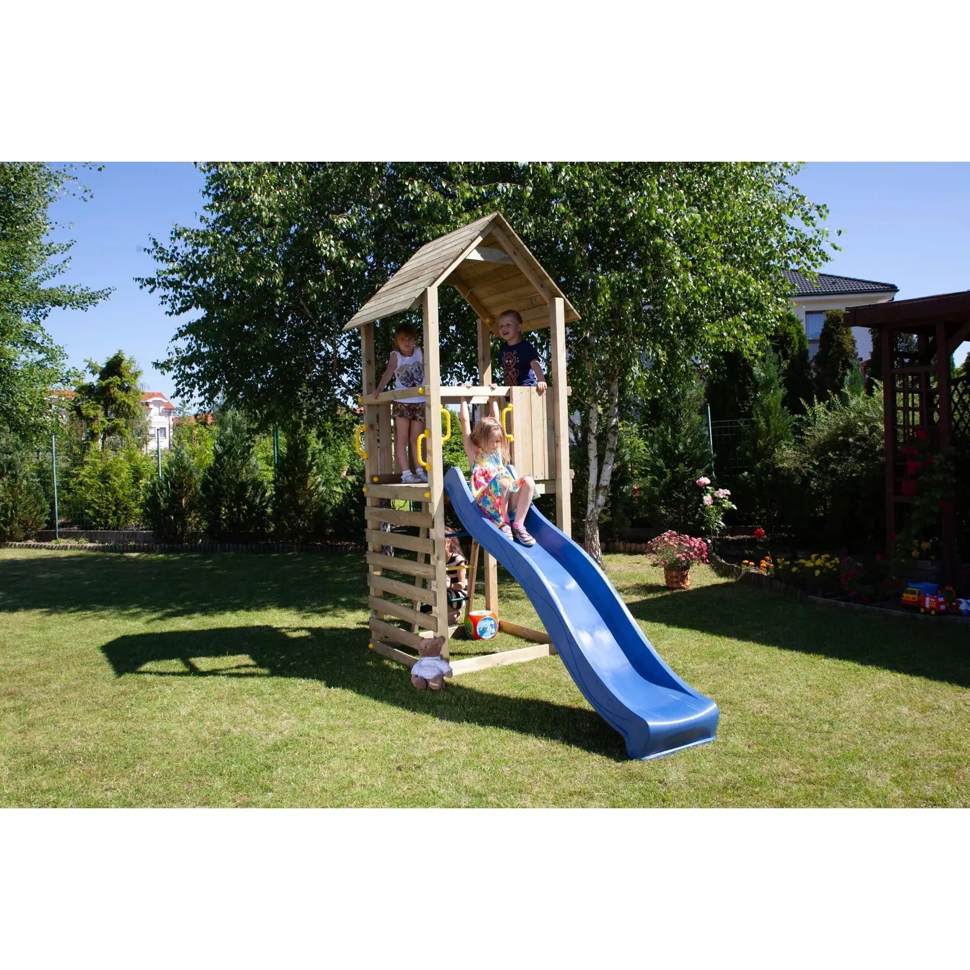 Spielturm-Sicherheit im Garten: Aufbau, Verankerung und Wartung