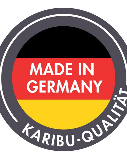 Rundes Qualitätssiegel mit der deutschen Flagge und der Aufschrift Made in Germany sowie dem Schriftzug Karibu-Qualität auf dem grauen Außenring.