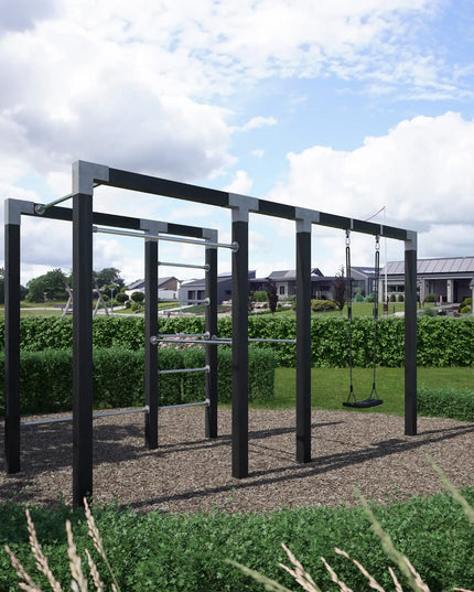 Outdoor Fitness Trainingsgestell - Modell 3 - Schwarz in einem Garten