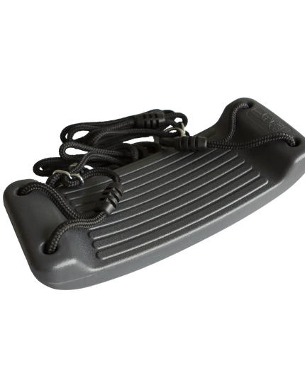 Schwarzer Schaukelsitz mit Seilen als Zubehör für das Outdoor Fitness Trainingsgestell Modell 3.