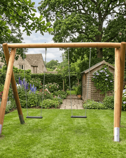 2-Platz-Schaukelgestell Kiefer mit Sitzen in einem Garten