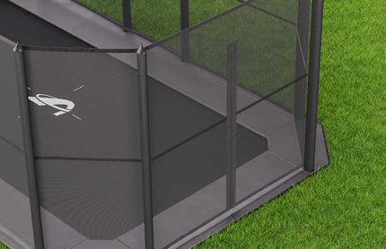 Das Trampolin zeichnet sich aus in punkto Langlebigkeit und Qualität. Die UV-beständigen, hochwertigen PVC- und Netzmaterialien widerstehen allen Wetterbedingungen und versprechen eine lange Lebensdauer.