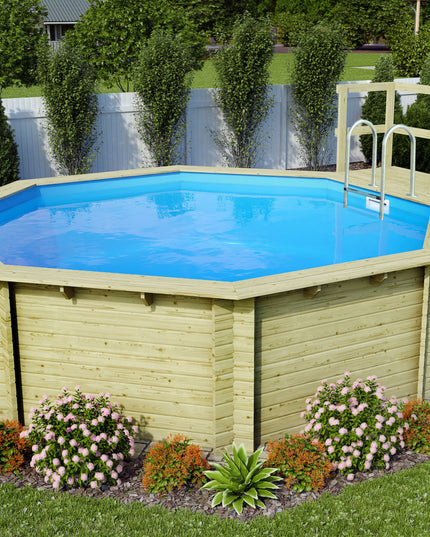 Karibu Pool Modell 2 – achteckiger Holzpool mit Wasser und Sonnendeck