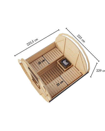 3D-Maßzeichnung einer Fasssauna aus hellem Holz in der Innenansicht mit zwei 55 cm tiefen Saunabänken, Holzfußboden und Saunaofen. Angegebene Maße: Länge 223,5 cm, Durchmesser 225 cm und Gesamthöhe 229 cm.
