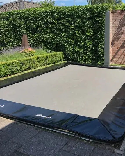 Akrobat Primus Flat auf einer Terrasse