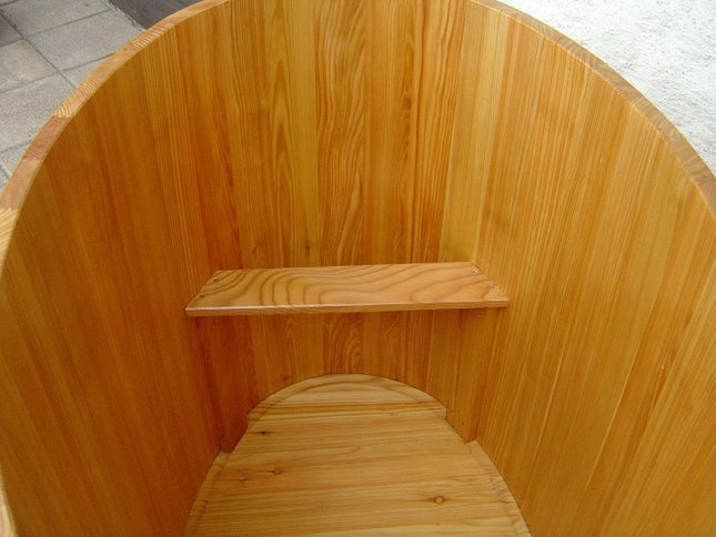 Innentrittstufe im Tauchbecken