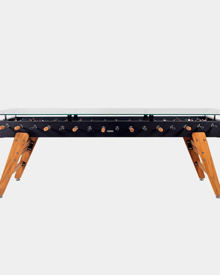 RS Max Dining in Schwarz von der Seite mit Iroko-Beinen