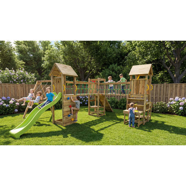 Mehrere Kinder spielen auf einem Funny Optimizer in einem Garten 