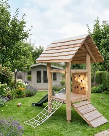 U3-Zwergenhausenturm mit Anbauten in einem Garten