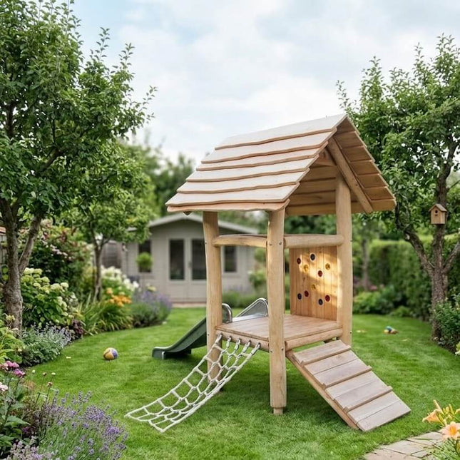 U3-Zwergenhausenturm mit Anbauten in einem Garten