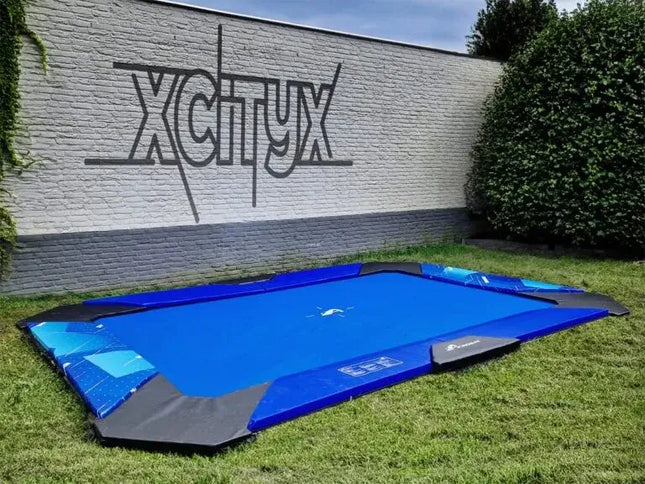 Akrobat XCITYX Flat auf Rasen