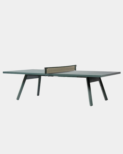 You and Me Monochrome 220 in Nordic Green im Außenbereich