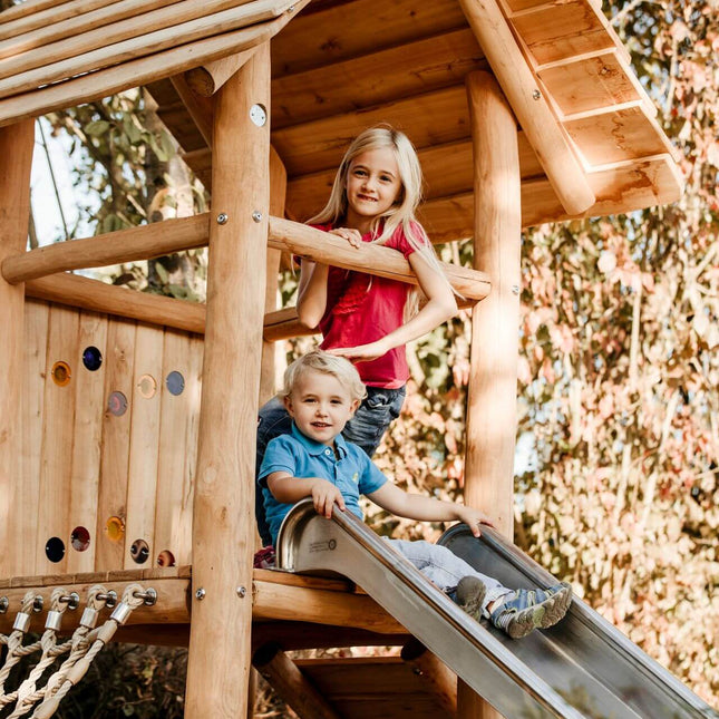 U3-Zwergenhausenturm mit Anbauten mit Kindern