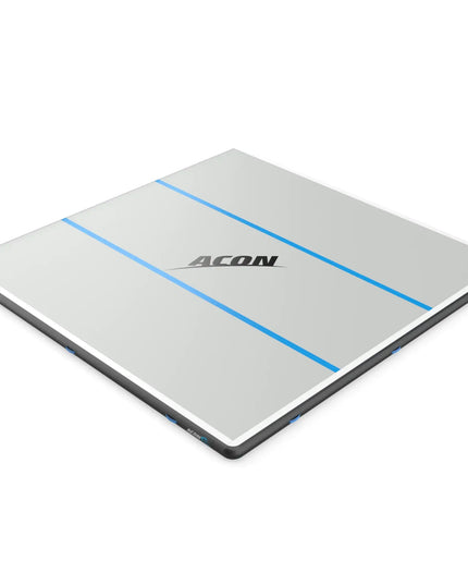 Schräg dargestellte quadratische ACON Airtrack mit grauer Sprungfläche, blauen Linien und schwarzem Rand.