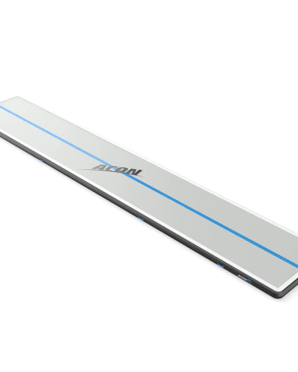 Lange rechteckige ACON Airtrack mit grauer Oberfläche, blauer Mittellinie und schwarzem Seitenrand.