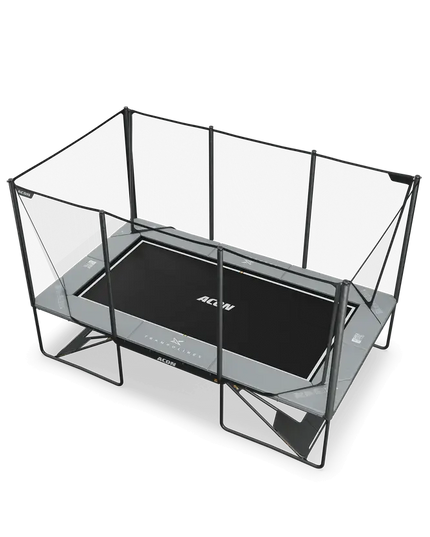 Freigestelltes ACON X Trampolin mit hellgrauer Randpolsterung, schwarzer Sprungfläche und umlaufendem Sicherheitsnetz.