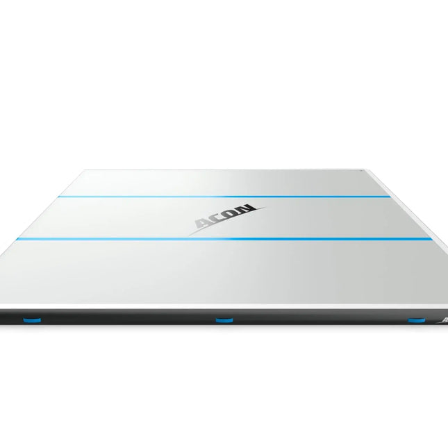 Quadratische ACON Airtrack mit grauer Sprungfläche, zwei blauen Orientierungslinien und schwarzem ACON Logo.