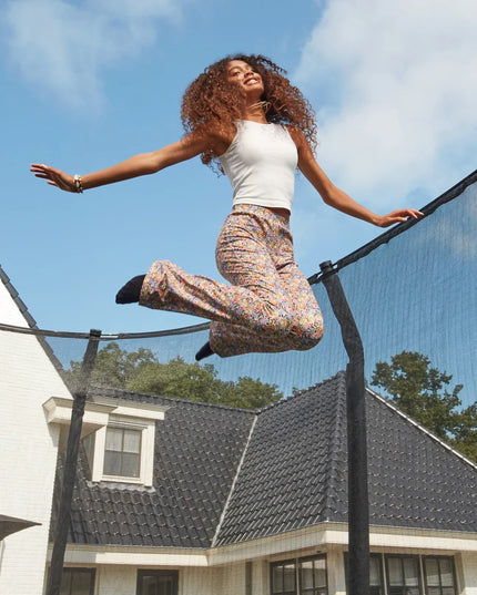 Detailansicht der Nähte am Sprungtuch des Salta First Class Trampolins