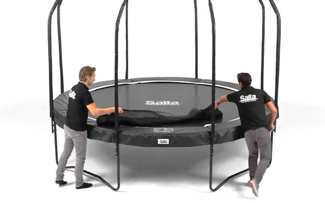 Montageschritt des Salta Premium Black Edition Gartentrampolins