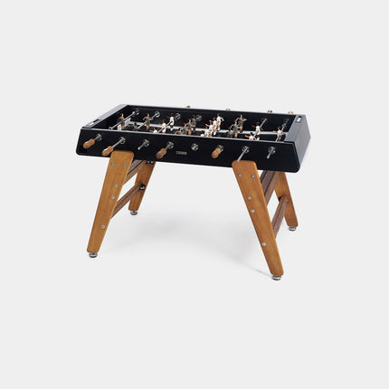 RS3 Wood Tischkicker in Jet Black mit Beinen aus Iroko-Holz, seitliche Ansicht