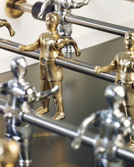Detail der Stangen und Griffe am RS2 Gold in Weiß